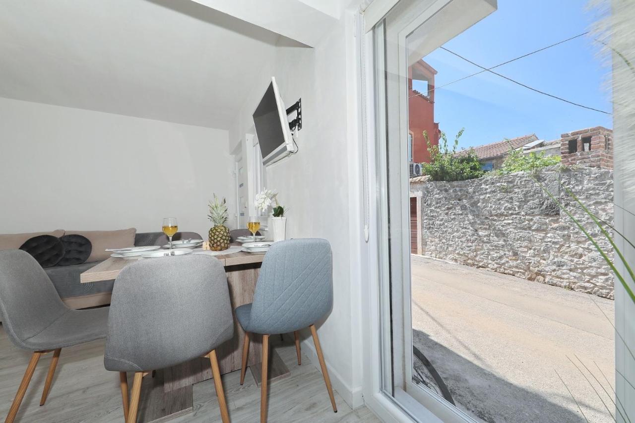 Holiday Home Maria One Minute From -Beach Zadar Exterior foto